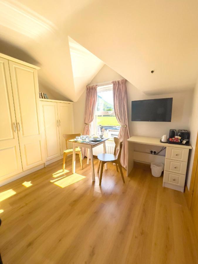 Mount Edwards Hill Guest Accommodation Cushendall Exterior foto
